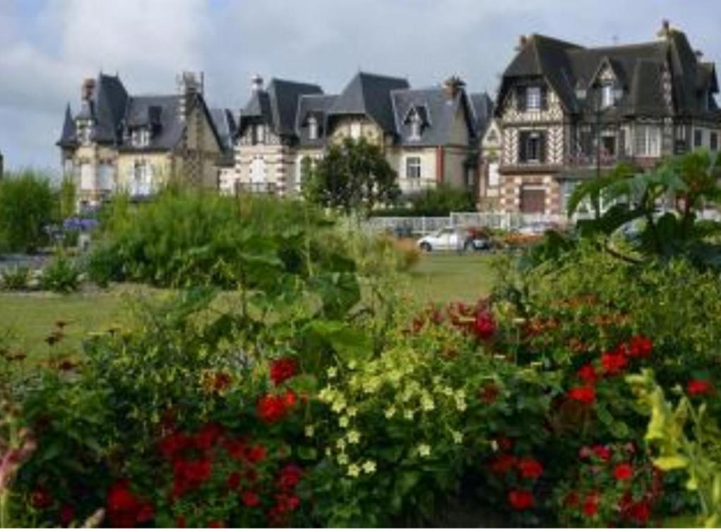 Cosy Appartement Dans Une Villa Avec Piscine, Proche Du Centre Et De La Mer Cabourg Exteriér fotografie